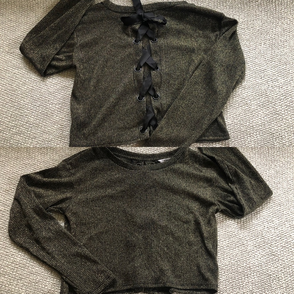 Black and gold long sleeve crop